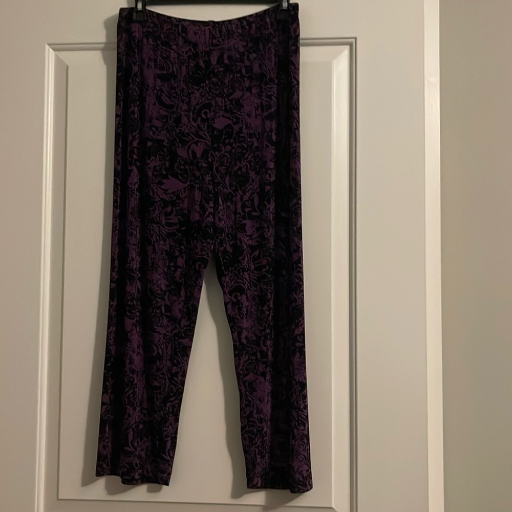 Chico’s Purple/Black Travelers. Size 1 (6/8 Medium) Like New!